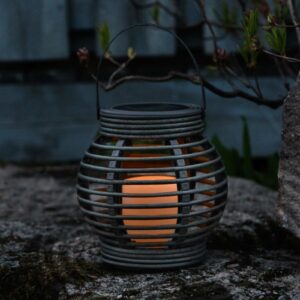 Brun solcellslampa Lantern i rottingutseende, LED
